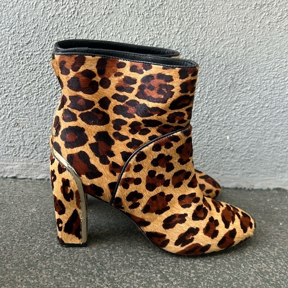 Dianne Von Furstenberg Glenda Leopard Calf Hair Heeled Booties Sz 6.5